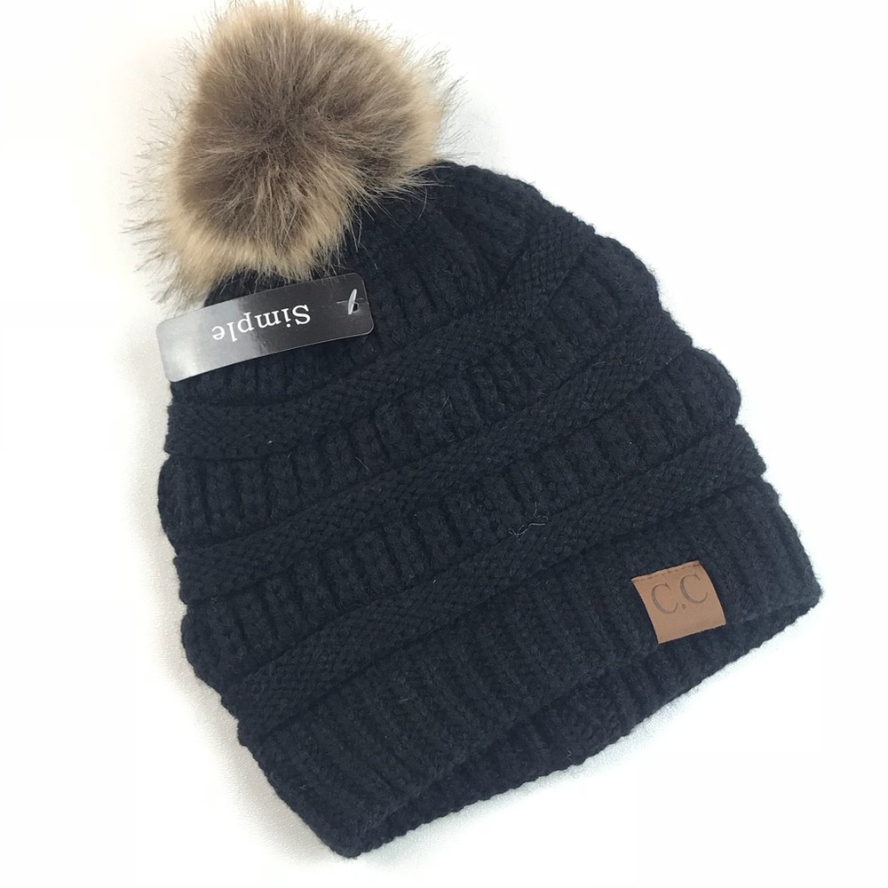 Beanie with Pom - black